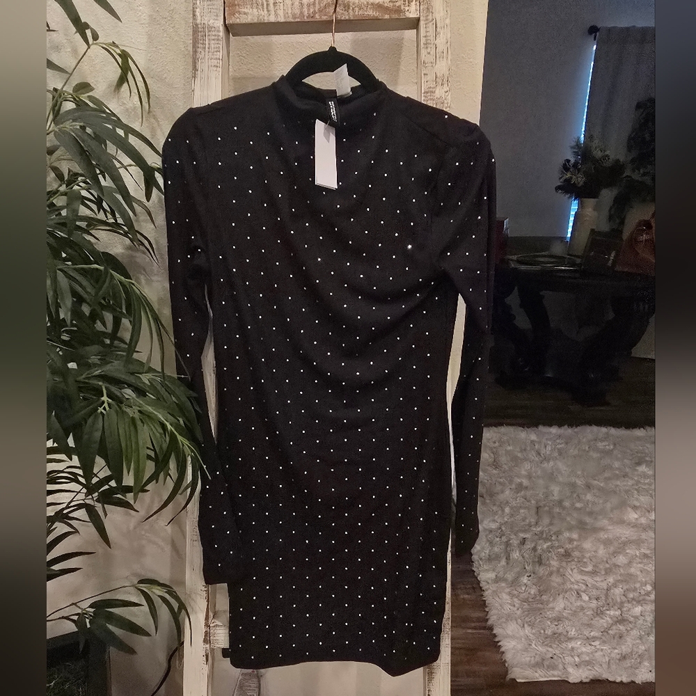 Divided diamond studded mini dress sizeM